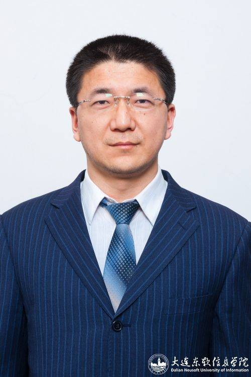张冬青（大连东软信息学院教授）