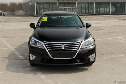 2012款皇冠V6 2.5L Royal真皮版