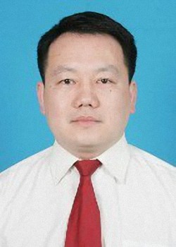 温剑（柳州市委教育工委委员，柳州市教育局党组成员、副局长）