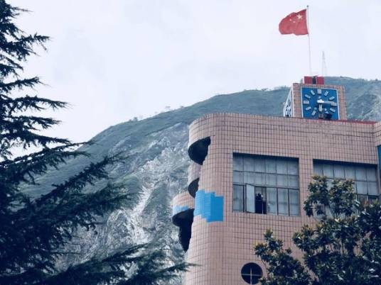 亚丁大学