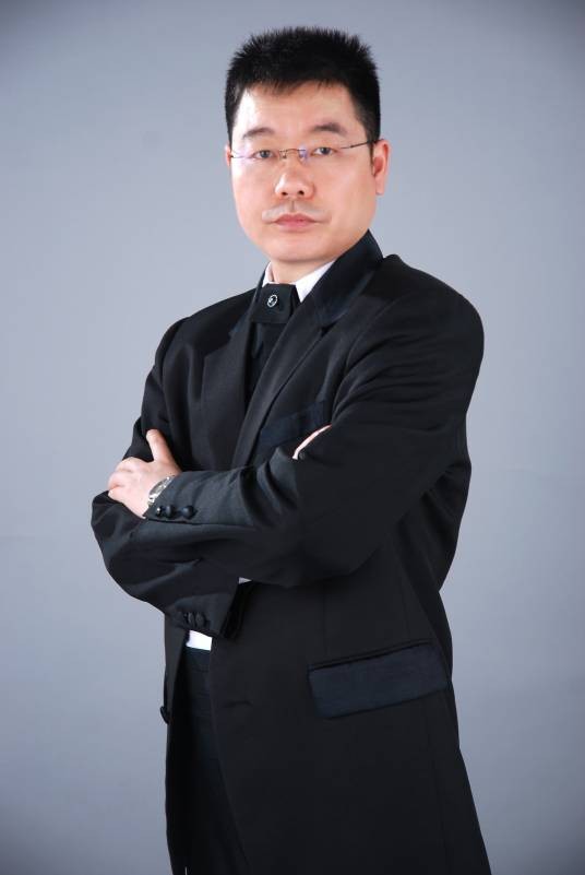 龙灏（广东国龙贵金属经营有限公司董事长）