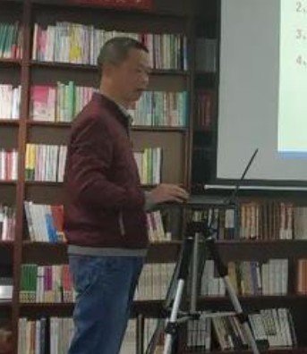 何磊（麻城一中教师）