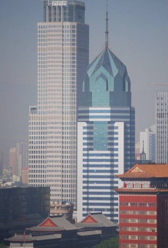 东方明珠湖滨广场