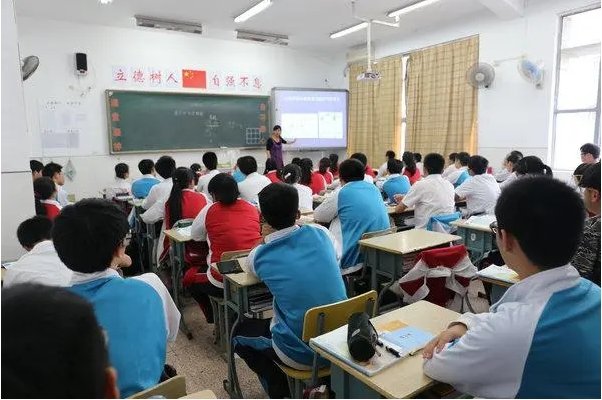 窥窃的意思