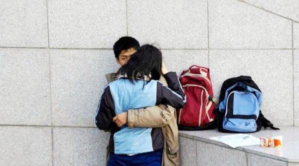 男孩几岁能让女性怀孕?英国男孩曾创世界纪录,网友:小孩生小孩