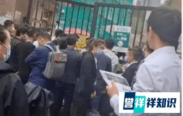 网传:上海「房叔」抛售 93 套房,套现 4.5 亿,持有 28 年房价翻了 100 倍!!!