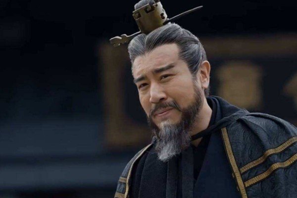 甄宓被曹丕处死,其子报仇却葬送江山,一女乱三曹的真相是什么?