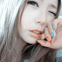 谁能给我几张这样做qq皮肤的图片 很可爱，很萌的，像阿狸凯蒂猫的都可以，可以带字，最好带我几张做头像