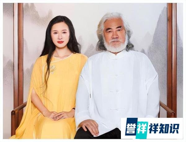 71岁张纪中新冠病情加重！全身神经疼痛加高烧，老婆床前细心照料