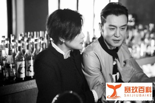 经典“6+1”手势成绝唱！主持人李咏因癌症在美国去世，年仅50岁 ！妻子哈文：永失我爱