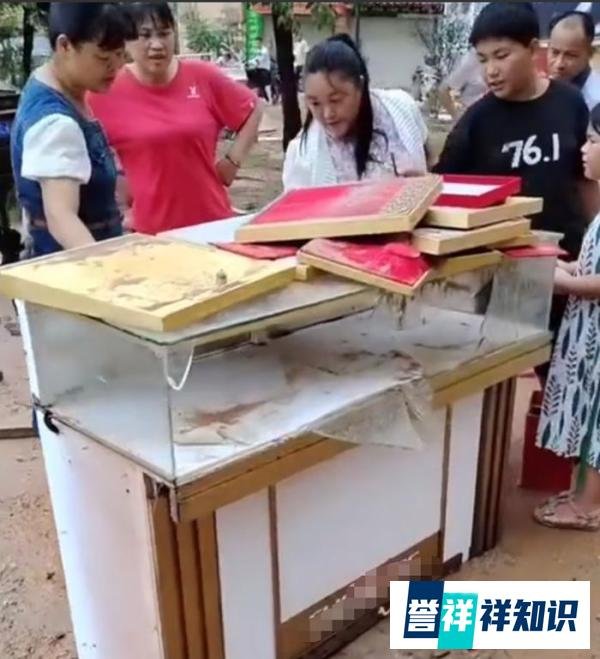 泉州暴雨店主称珠宝被积水冲光,至少损失500万
