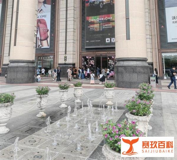 iPhone17发售现场秒变交易市场