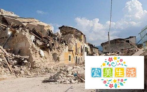 用举世闻名和臭名远扬写一段话。