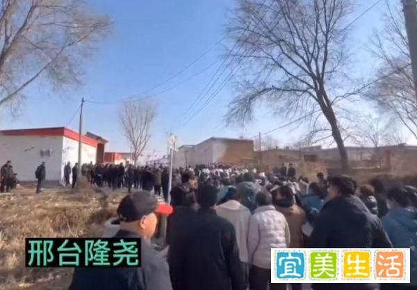 邢台男子跳河救人遇难骨灰运回老家，全村人含泪迎接！