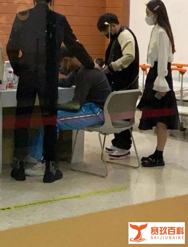 韩媒：EXO前成员黄子韬“半夜急诊室”照引热议