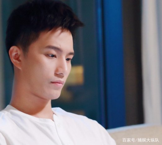 25岁娶娇妻,生下女儿就剃发出家,如今生活幸福,他是谁?
