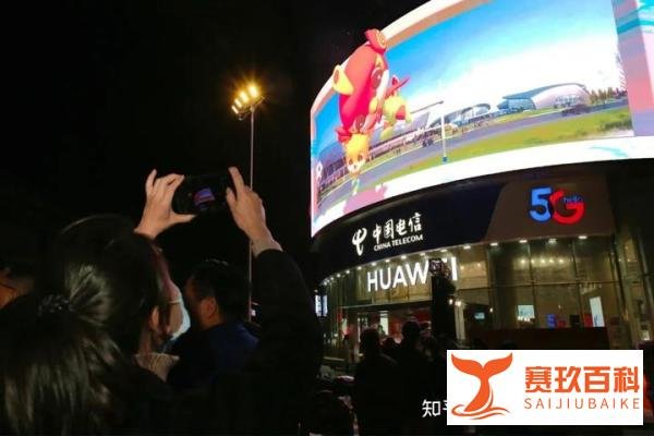 香港要拆光霓虹招牌?偏锋光术裸眼3D大屏来辟谣