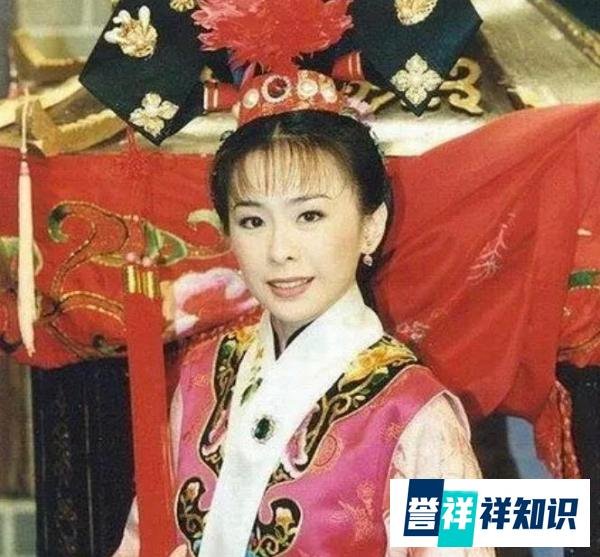 最美“纪晓芙”:被相恋12年男友劈腿,一生未婚未育,54岁依旧优雅