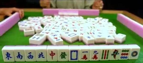 打麻将连续12把天胡牌友报警，笑死我了