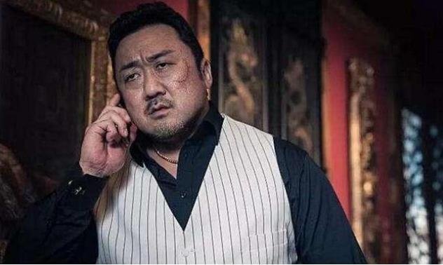 “韩国横着走的男人”，年轻时酷似彭于晏，今牵走韩国最性感教师？