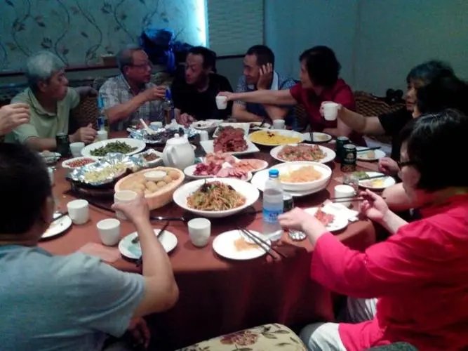 表妹结婚，舅妈挖苦我们家去的人多了，这样的亲戚还需要走动吗？