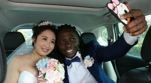 还记得那个嫁给“非洲暴君”生下2子的中国女孩,回国后现状如何?