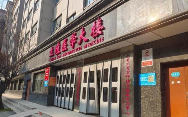 怀八胞胎女子仅18岁 曾打促排卵针 这是咋情况？
