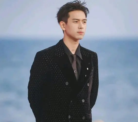 李现说自己只有49个粉丝,否认是内娱顶流,他究竟有多低调?