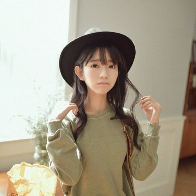 请问哪位大神知道这个美女叫什么的告诉我一下，谢谢