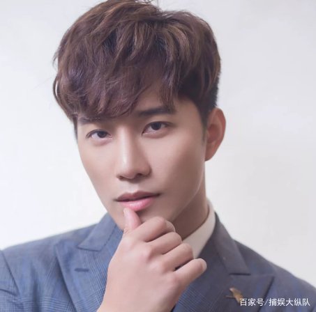25岁娶娇妻,生下女儿就剃发出家,如今生活幸福,他是谁?