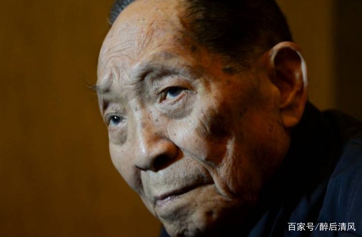 袁隆平奉献一生住宅朴素，董卿豪宅却宛如宫殿，为什么吉克隽逸被吐槽？