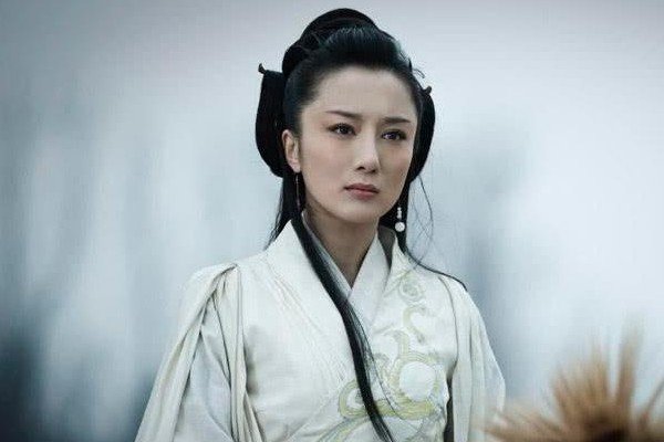 甄宓被曹丕处死,其子报仇却葬送江山,一女乱三曹的真相是什么?