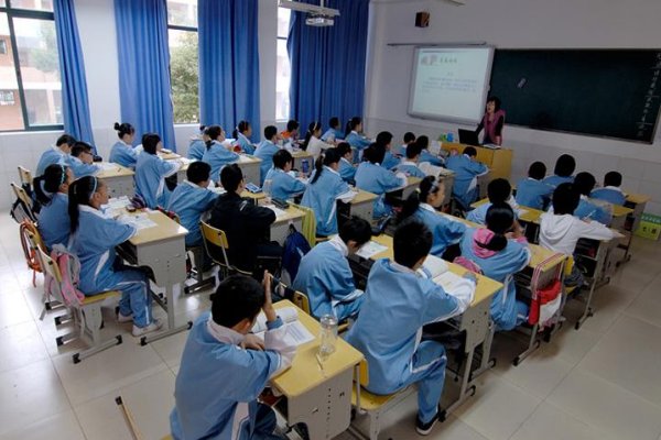 穷时怕妻跑,富时嫌妻老的词怎么说的