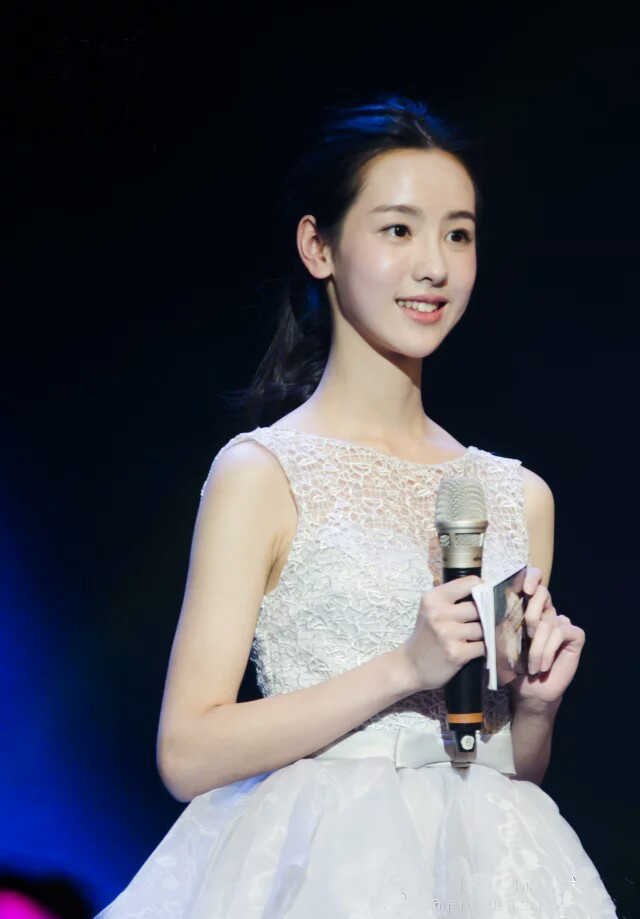 陈都灵是哪一年被评选为校花校草“女神排行榜”冠军?