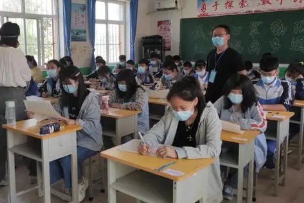 2023年廉江市二中分数线是多少?