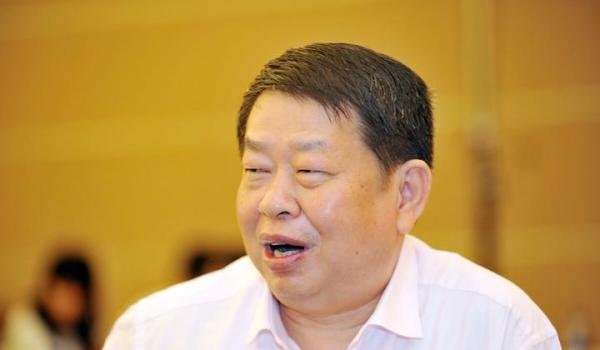 坐拥1500亿的63岁金矿老板,娶38岁小娇妻:讽刺了年轻人的爱情?