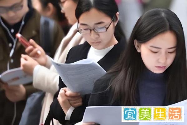 离谱！女子找工作政审发现自己被坐过牢，曾因诈骗服过刑！