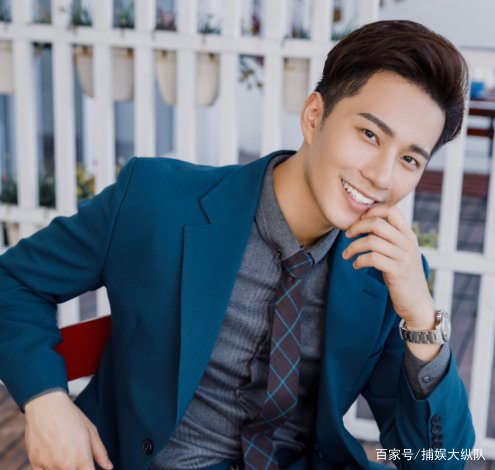 25岁娶娇妻,生下女儿就剃发出家,如今生活幸福,他是谁?