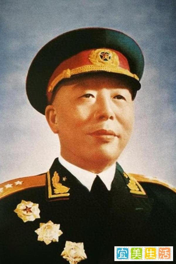 宋时轮从朝鲜回国，虽获得上将军衔却不再带兵，先当校长后当院长