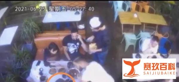 成都男子遭三名外籍男子殴打，知情人称因外籍男子搭讪女孩被拒