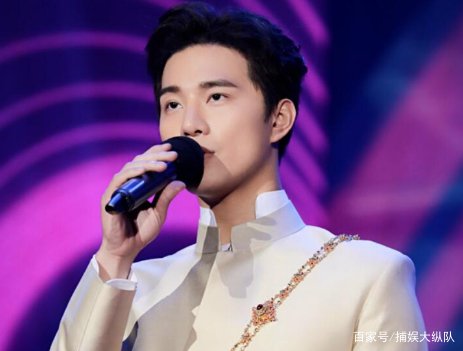 25岁娶娇妻,生下女儿就剃发出家,如今生活幸福,他是谁?