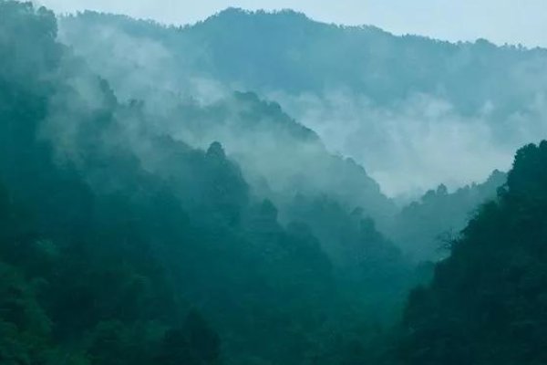 “月晕而风，础润而雨”是什么意思