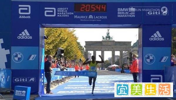 2:05:45!阿多拉夺冠柏林马拉松!贝克勒获得第三名,没能破世界纪录……