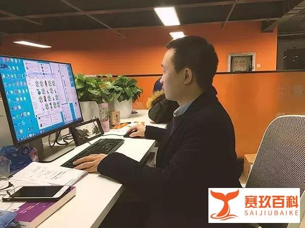 90后夫妻坚持3年卖油条年入30万,大专生坚持1年拿下中级月薪过万