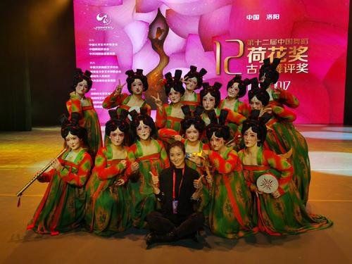 总导演回应《唐宫夜宴》出圈，我们国家的传统文化该不该走向潮流？