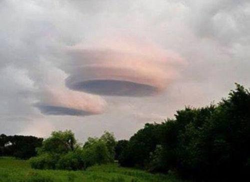 佳木斯现串状不明飞行物，是外星人吗？