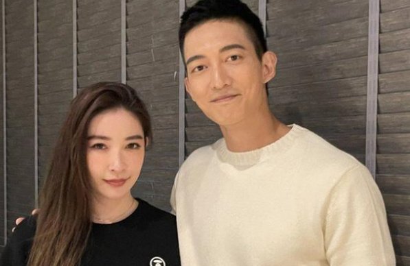 39岁许维恩宣布接受小6岁下属求婚，男方有何背景？