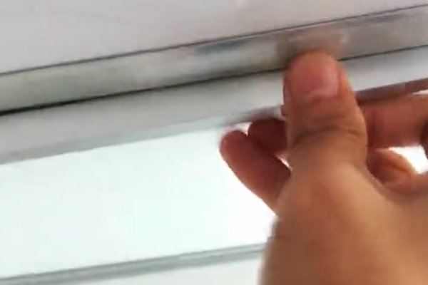 如何拆除吸顶灯?