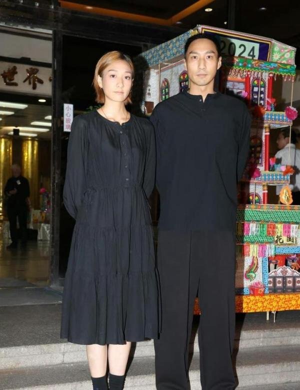 徐少强夫妇葬礼在香港举行,前妻雪梨穿黑衣现身,两人儿女罕同框
