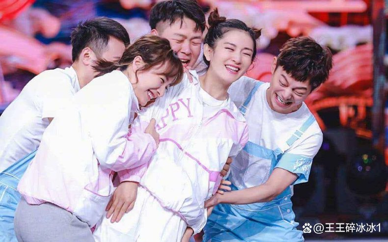 网曝何炅48岁生日,快乐家族没人卡点送上祝福了,娱乐圈真的太现实吗?